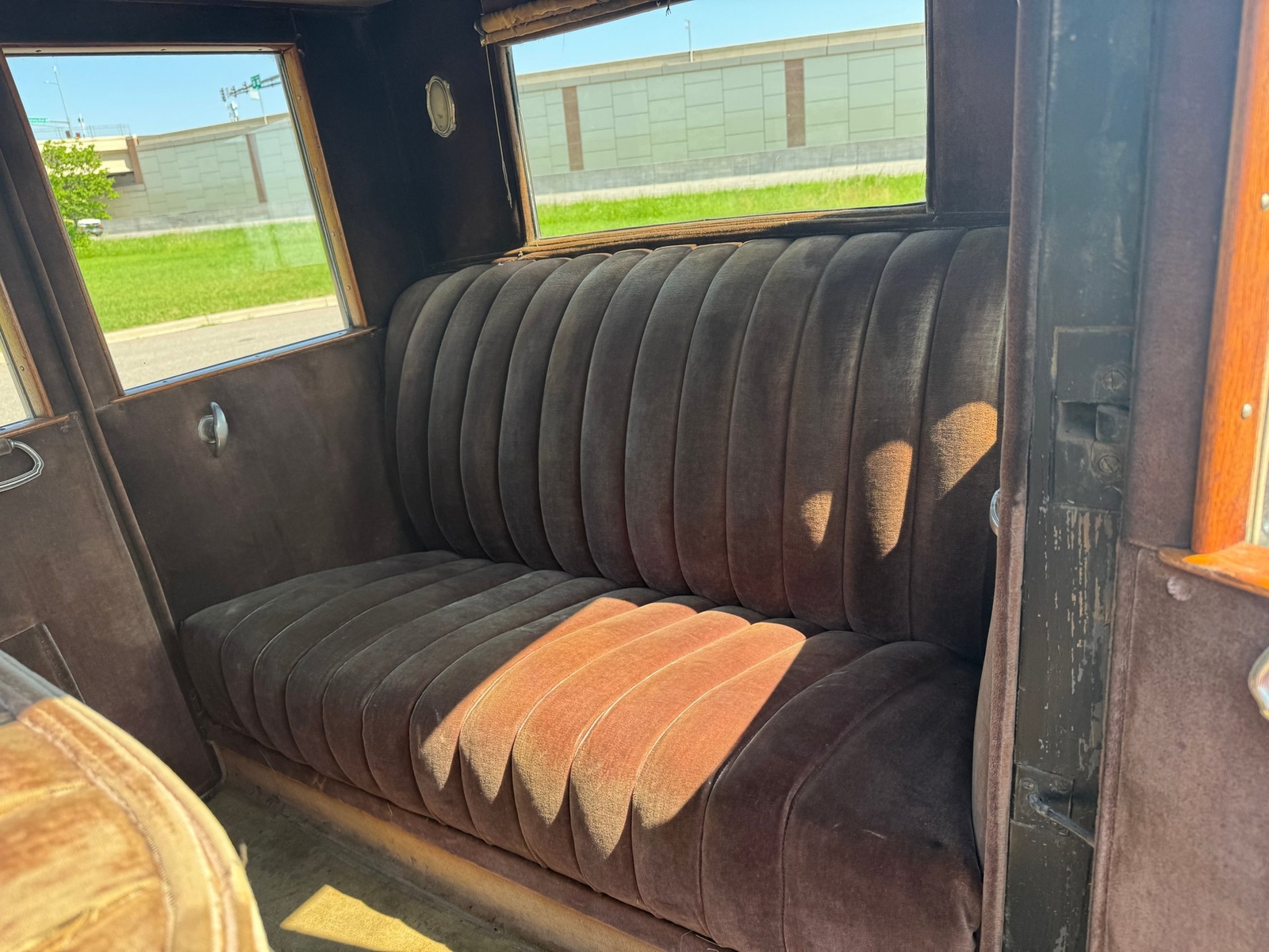 Cadillac-Type-61-Sedan-5-Passenger-1923-Sedan-11