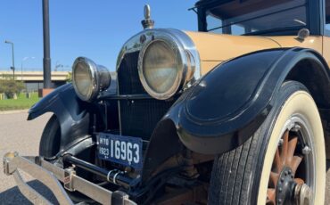 Cadillac-Type-61-Sedan-5-Passenger-1923-Sedan-16