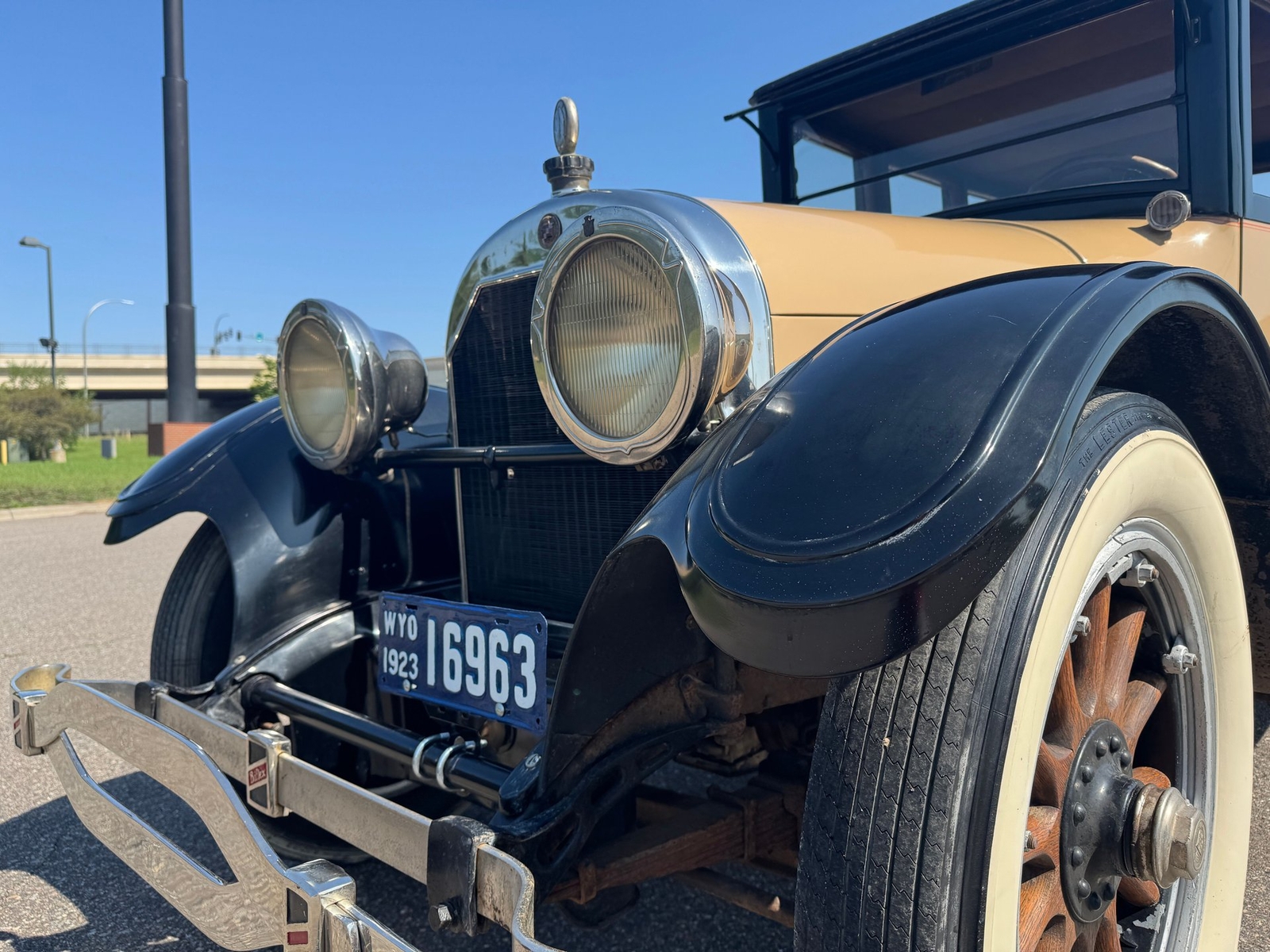 Cadillac-Type-61-Sedan-5-Passenger-1923-Sedan-16
