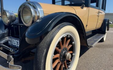 Cadillac-Type-61-Sedan-5-Passenger-1923-Sedan-17