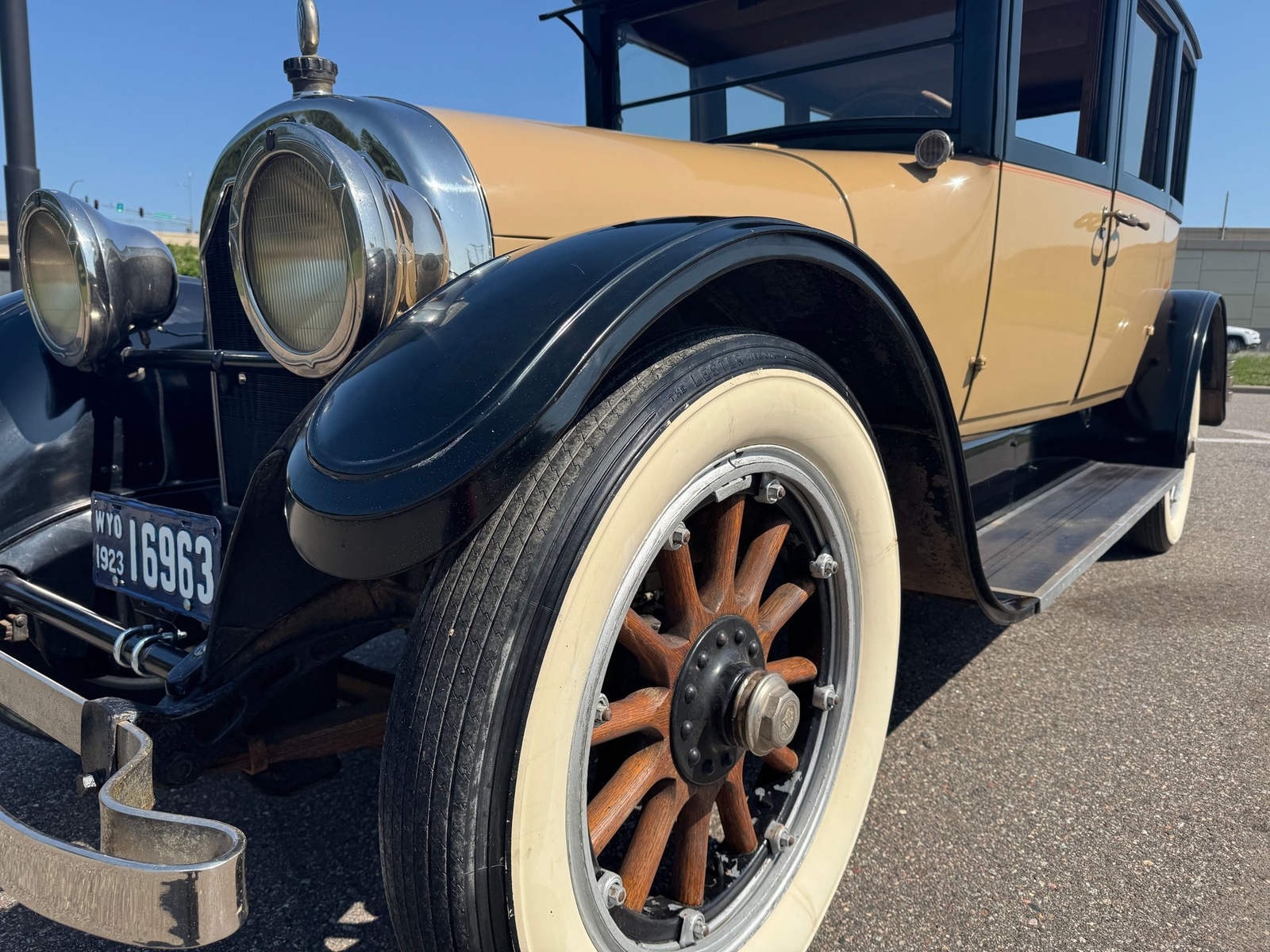 Cadillac-Type-61-Sedan-5-Passenger-1923-Sedan-17