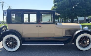 Cadillac-Type-61-Sedan-5-Passenger-1923-Sedan-2