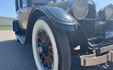 Cadillac-Type-61-Sedan-5-Passenger-1923-Sedan-21