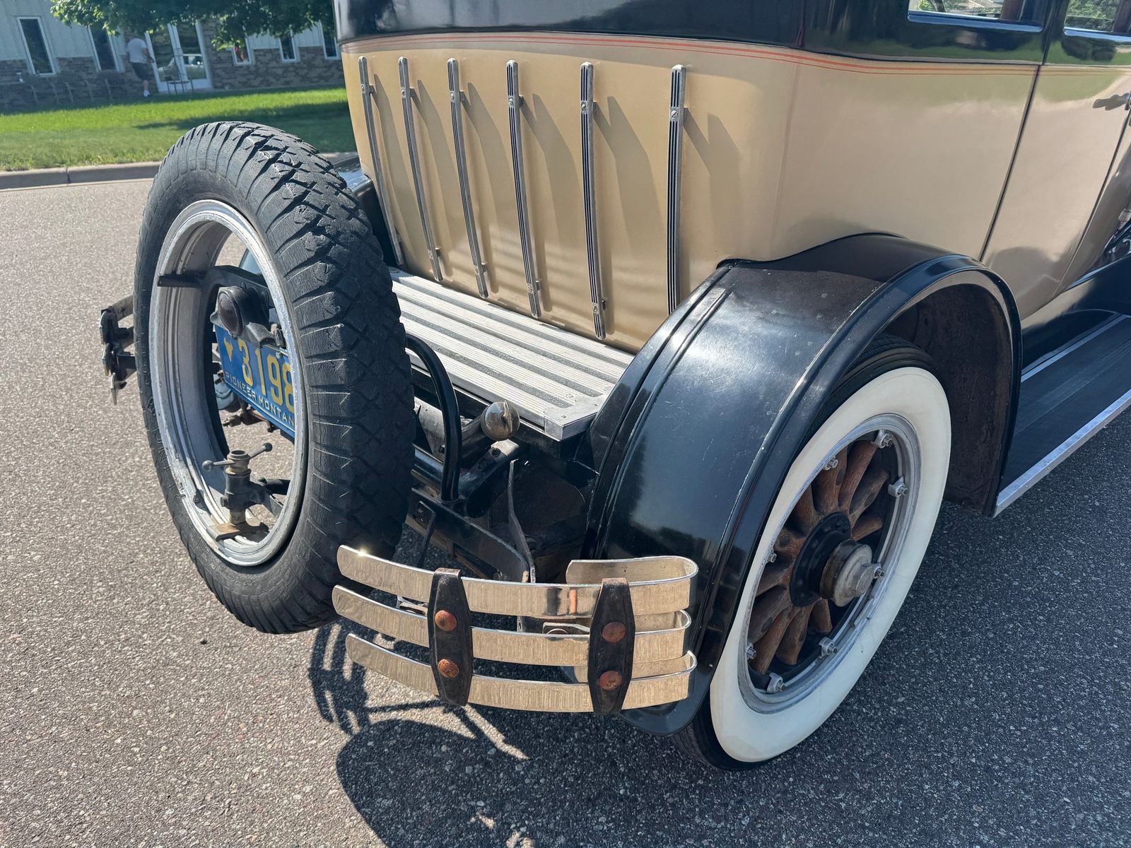 Cadillac-Type-61-Sedan-5-Passenger-1923-Sedan-26