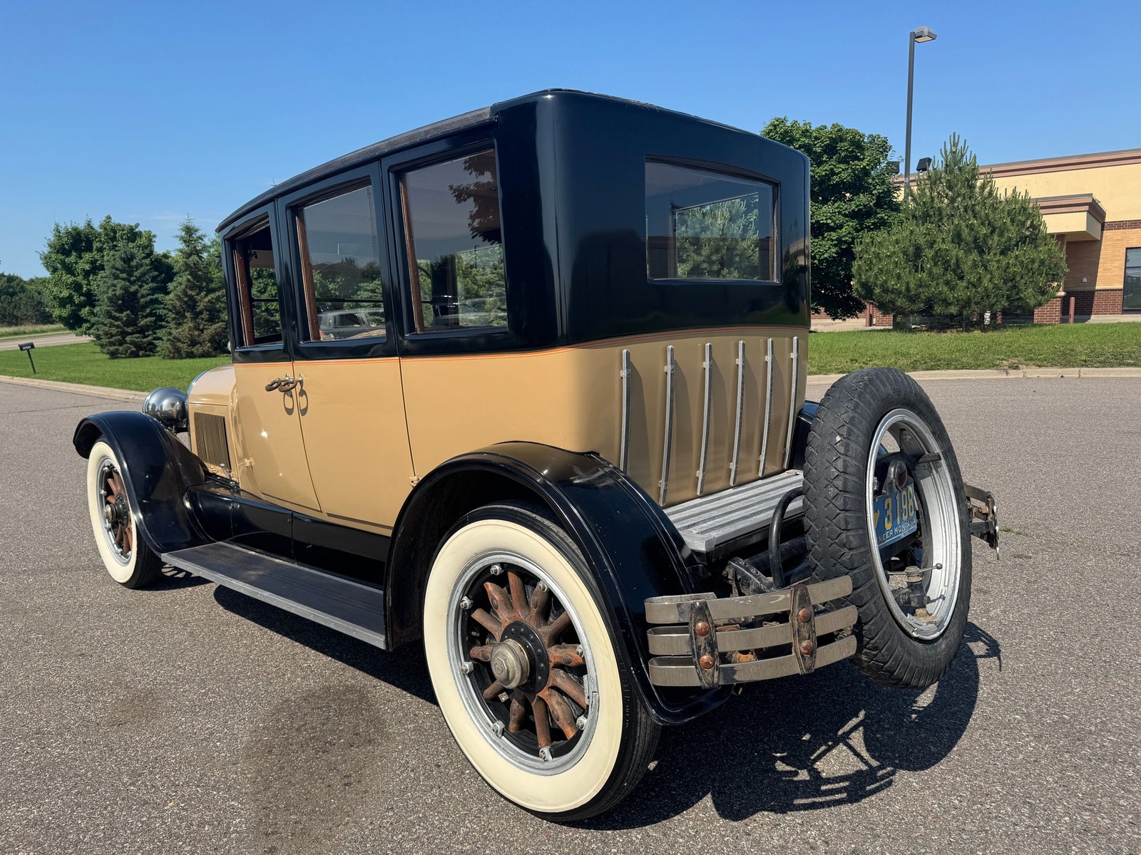 Cadillac-Type-61-Sedan-5-Passenger-1923-Sedan-6