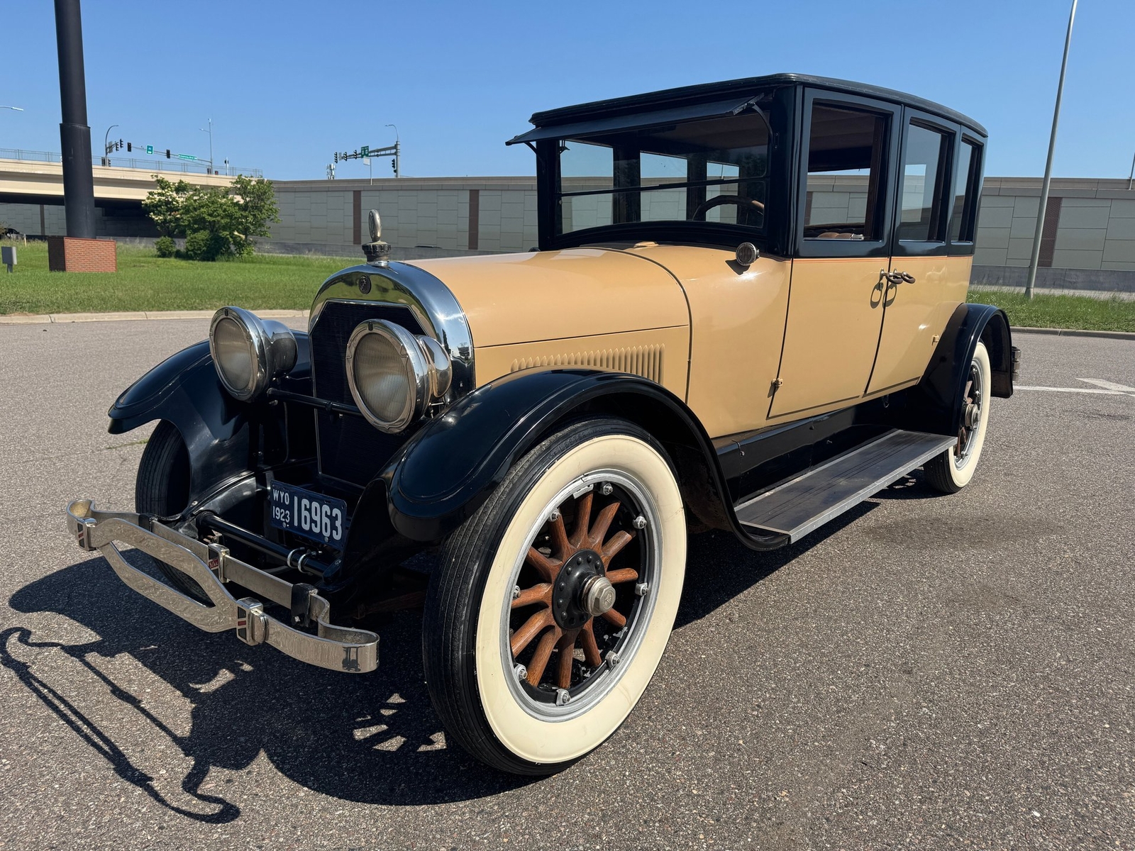 Cadillac-Type-61-Sedan-5-Passenger-1923-Sedan-8
