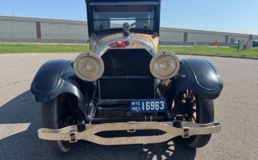 Cadillac-Type-61-Sedan-5-Passenger-1923-Sedan-9
