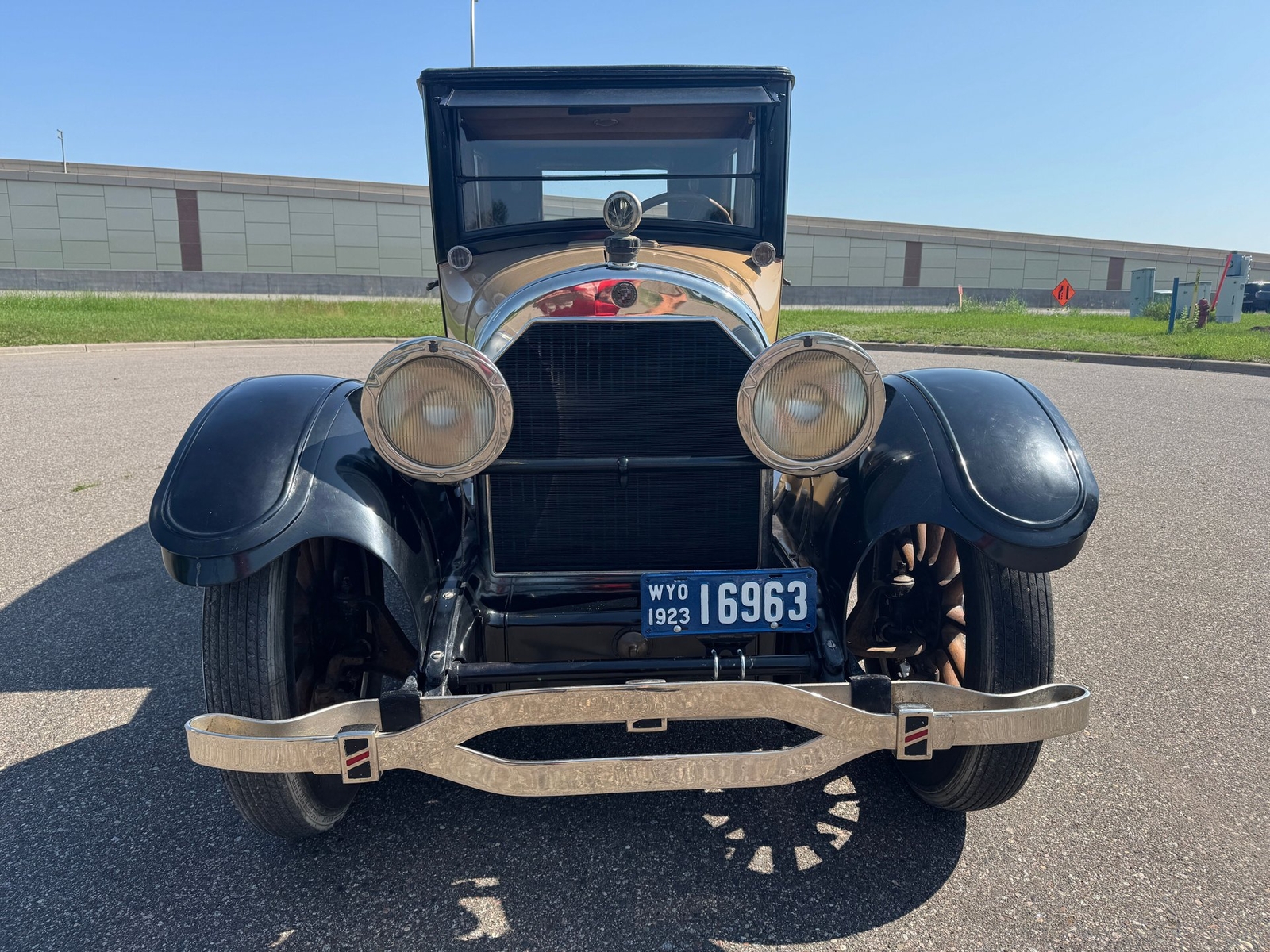Cadillac-Type-61-Sedan-5-Passenger-1923-Sedan-9