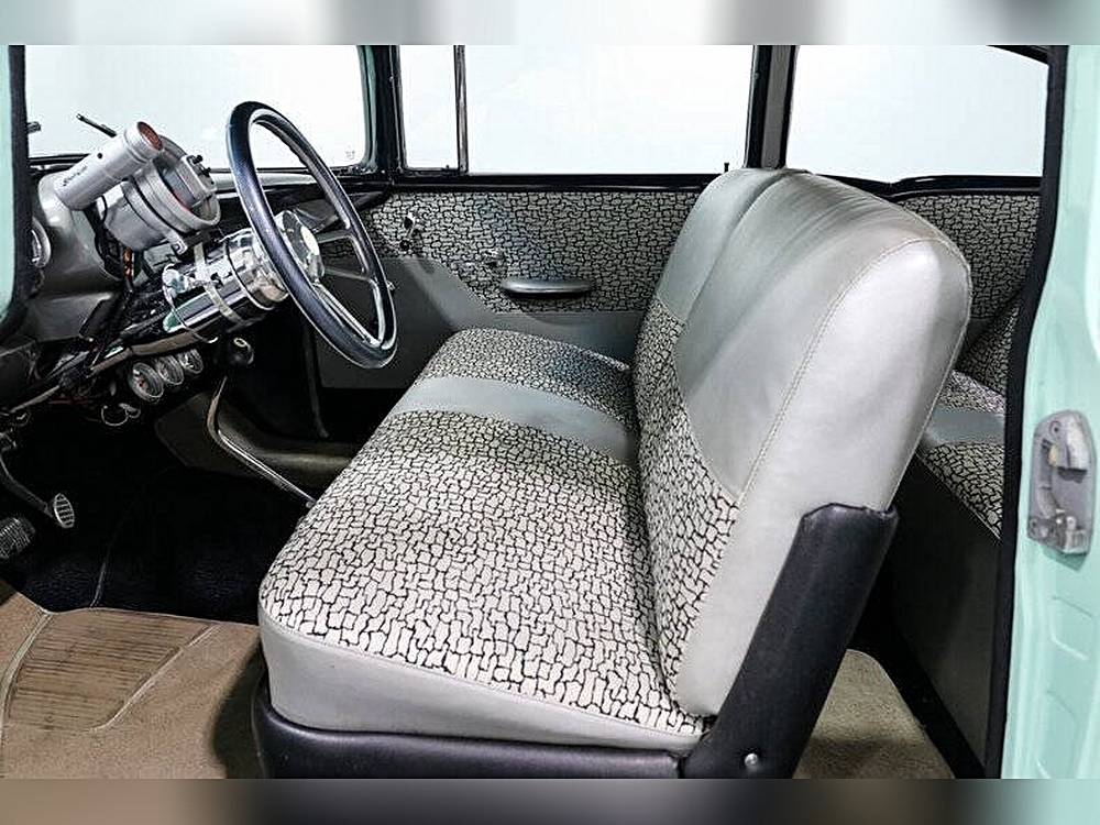 Chevrolet-150-1957-custom-13