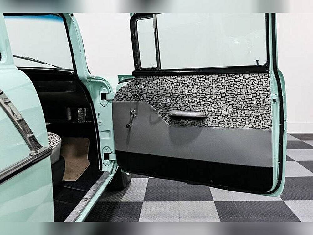 Chevrolet-150-1957-custom-15
