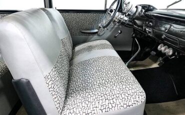 Chevrolet-150-1957-custom-17