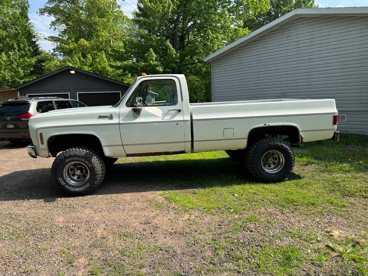 Chevrolet-1977-white-1