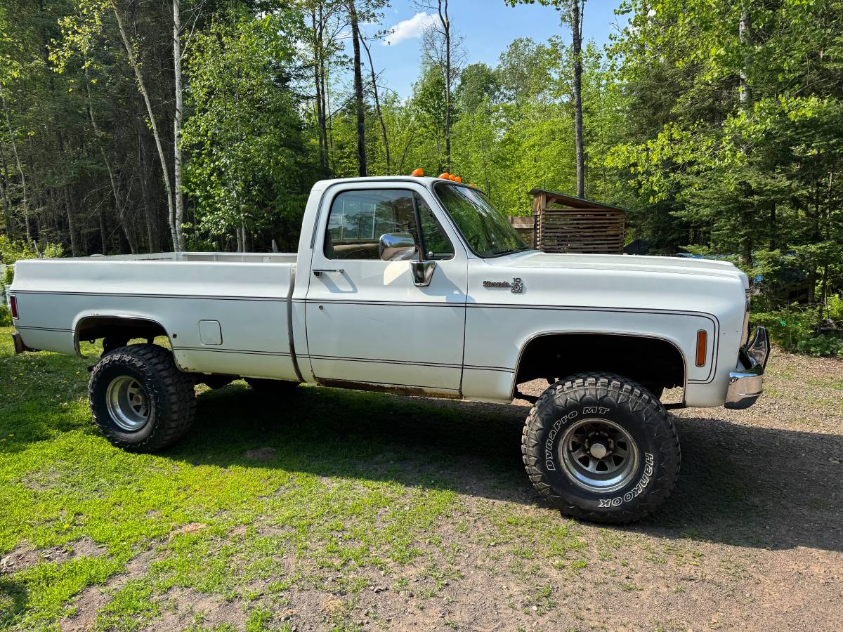 Chevrolet-1977-white-2