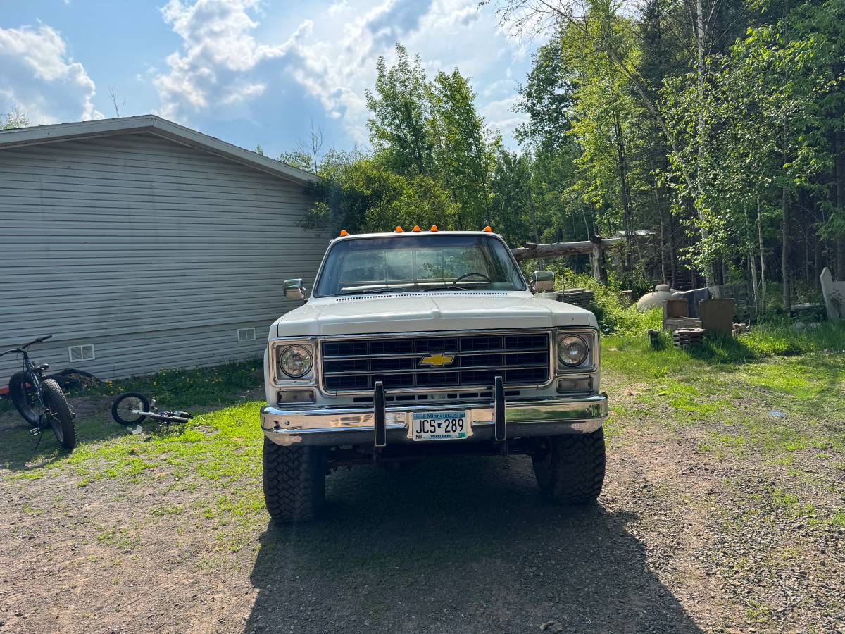 Chevrolet-1977-white