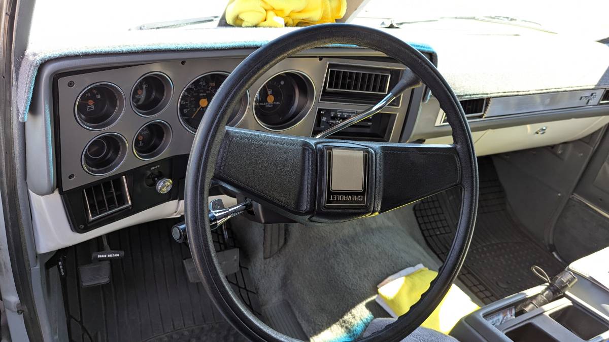 Chevrolet-1987-white-13