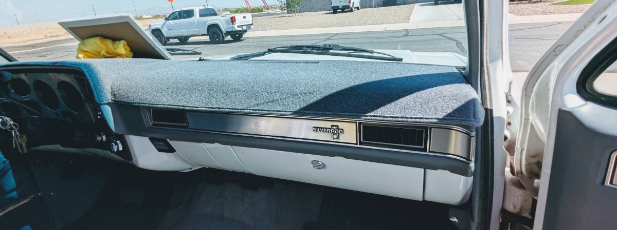 Chevrolet-1987-white-15