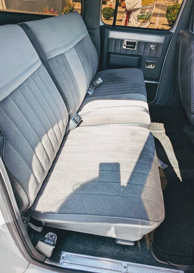 Chevrolet-1987-white-6