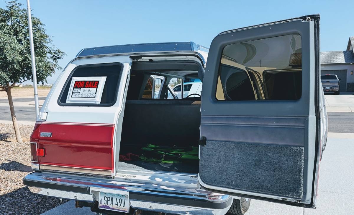 Chevrolet   1987 white