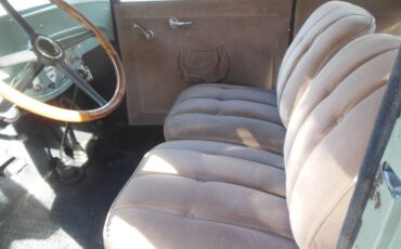 Chevrolet-2-door-sedan-1929-green-4