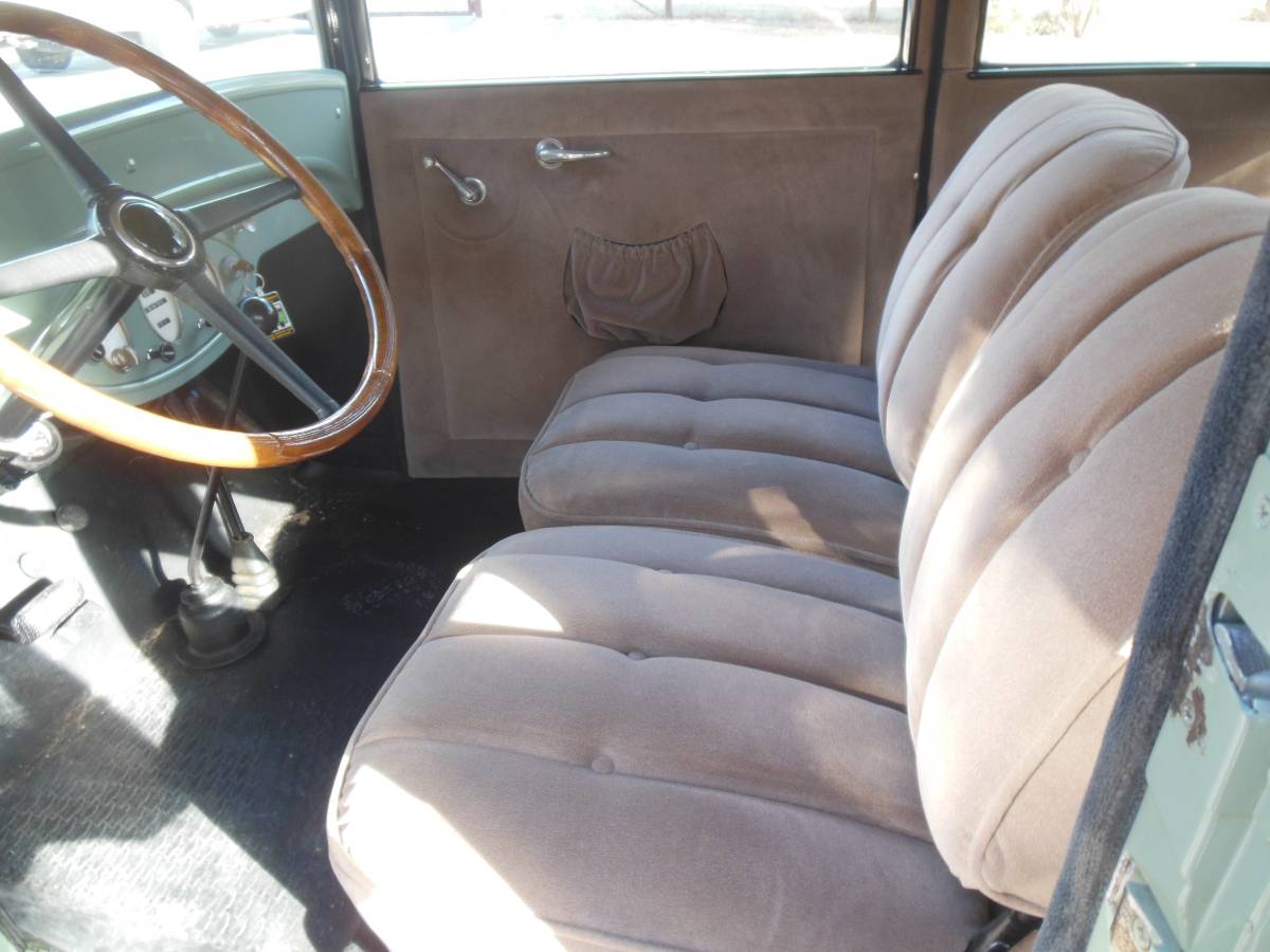 Chevrolet-2-door-sedan-1929-green-4