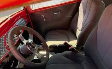 Chevrolet-2-dr-sedan-1933-red-7