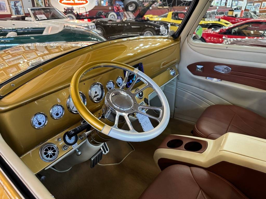 Chevrolet-3100-5-window-custom-p-1954-yellow-11