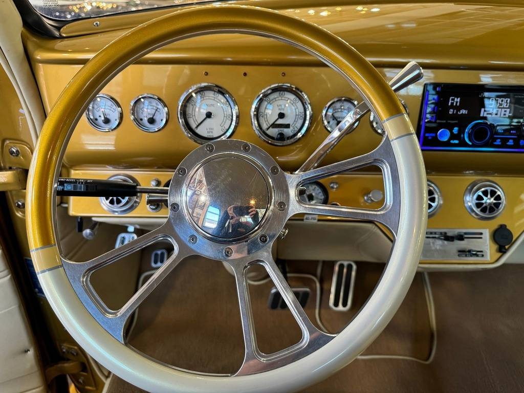 Chevrolet-3100-5-window-custom-p-1954-yellow-14