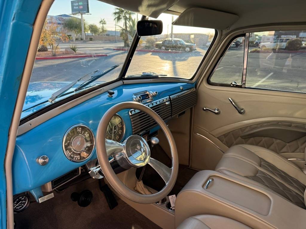 Chevrolet-3100-restomod-pickup-1950-blue-10