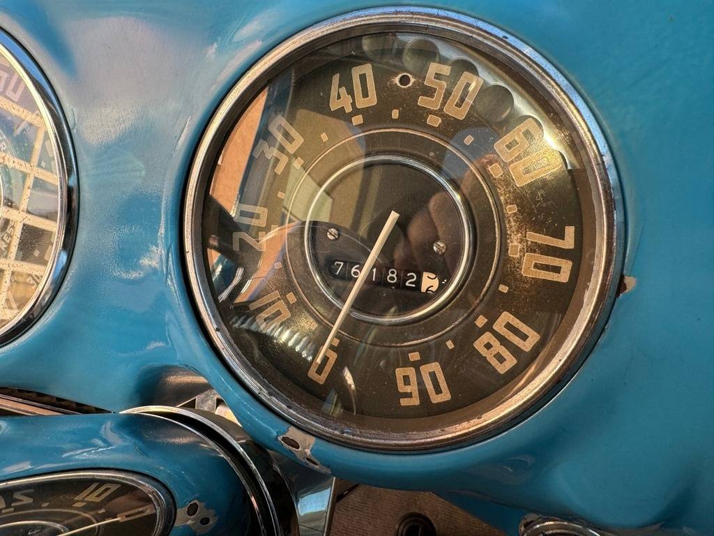 Chevrolet-3100-restomod-pickup-1950-blue-13