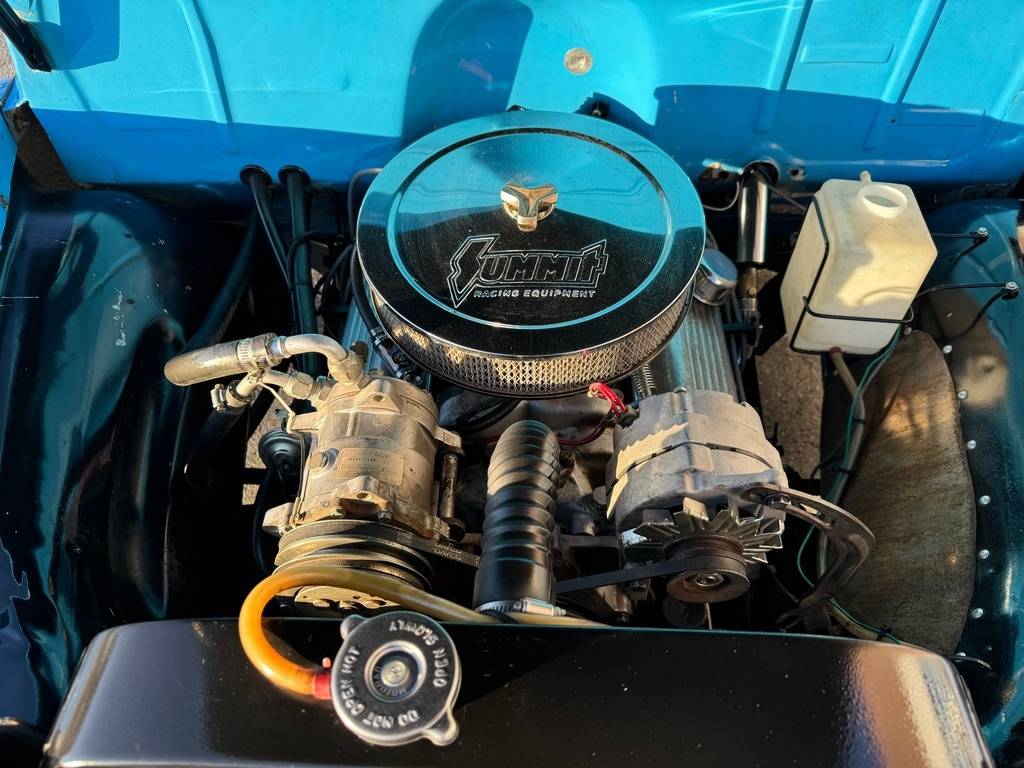 Chevrolet-3100-restomod-pickup-1950-blue-16