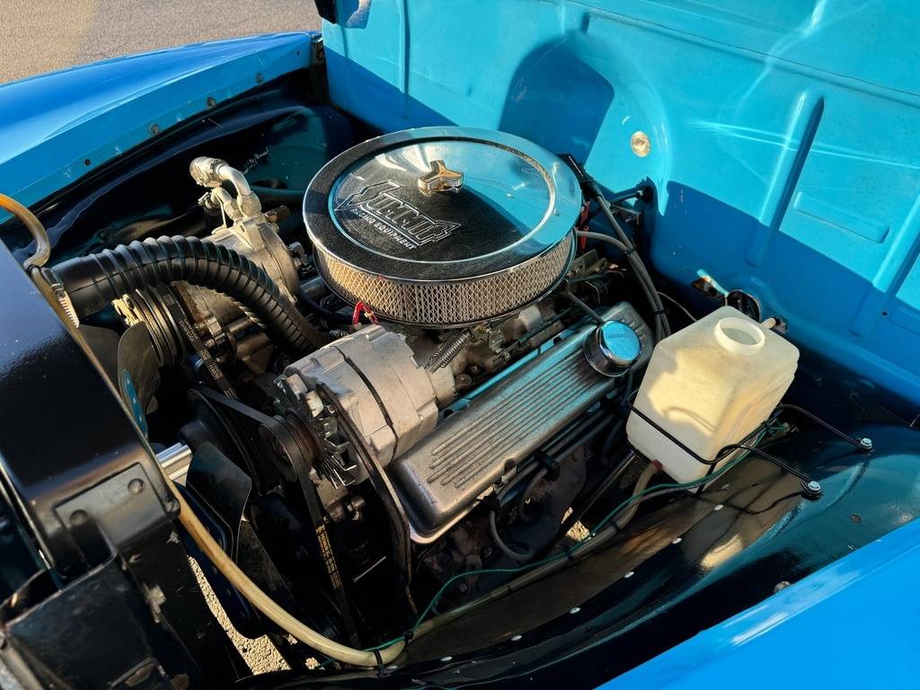 Chevrolet-3100-restomod-pickup-1950-blue-17