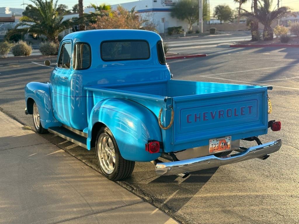 Chevrolet-3100-restomod-pickup-1950-blue-21