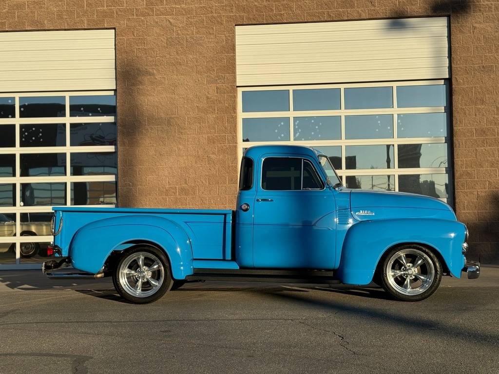 Chevrolet-3100-restomod-pickup-1950-blue-3