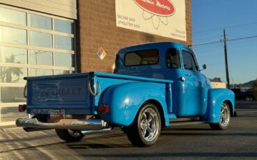 Chevrolet-3100-restomod-pickup-1950-blue-4