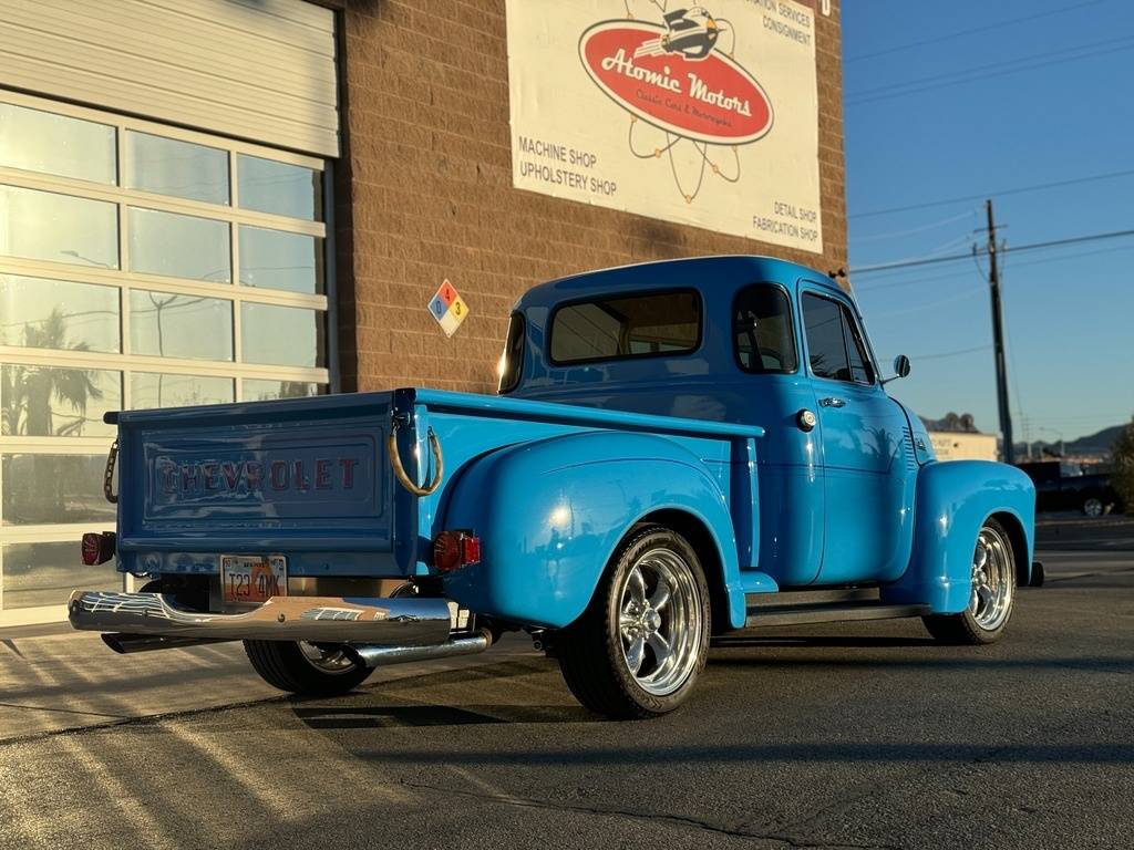 Chevrolet-3100-restomod-pickup-1950-blue-4