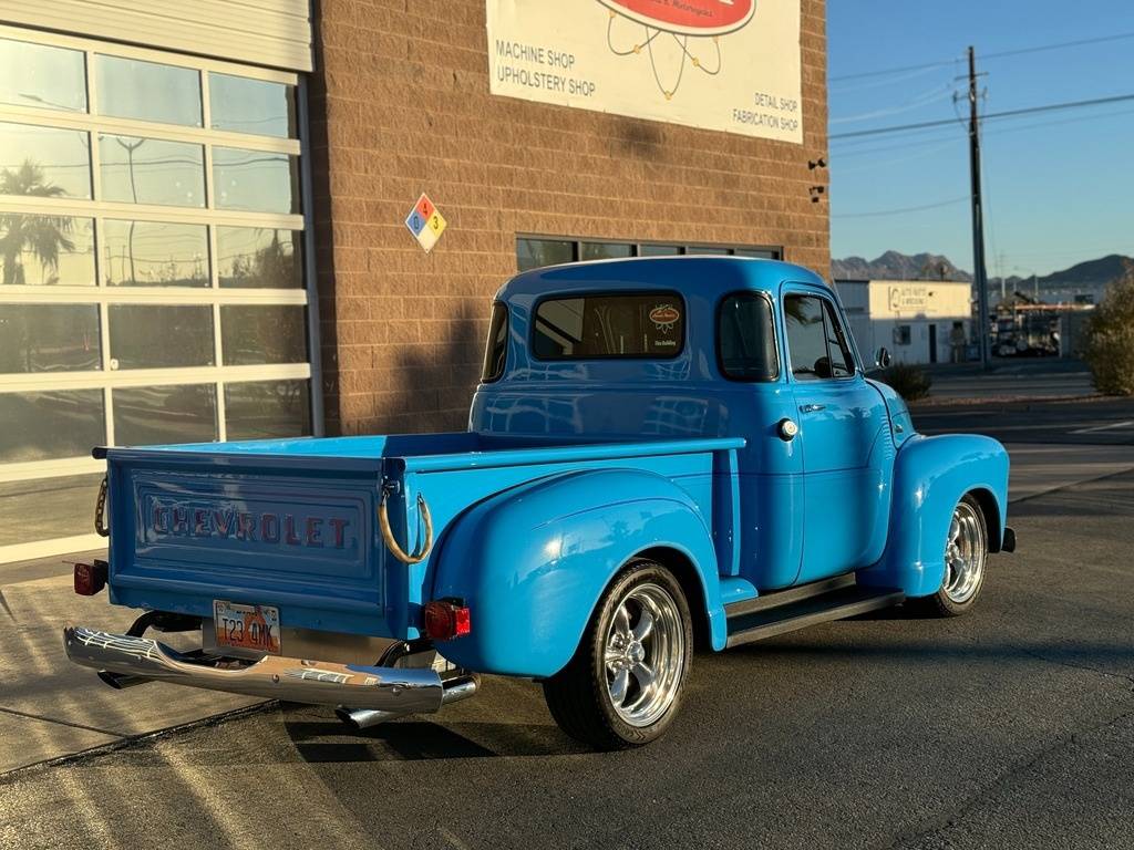 Chevrolet-3100-restomod-pickup-1950-blue-5
