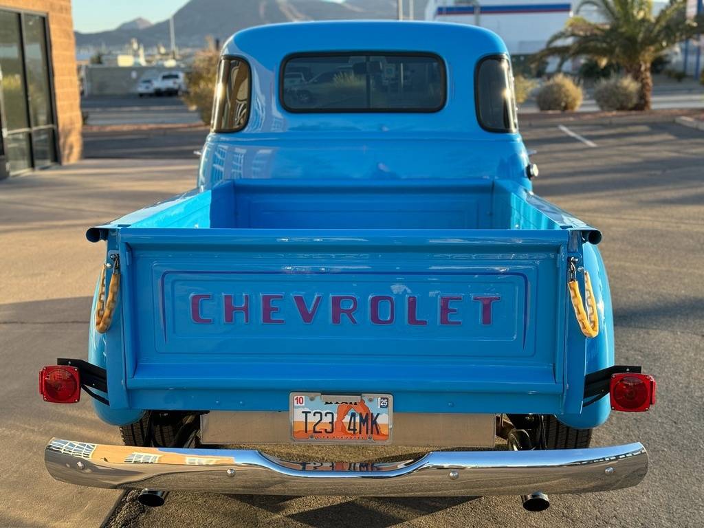 Chevrolet-3100-restomod-pickup-1950-blue-6
