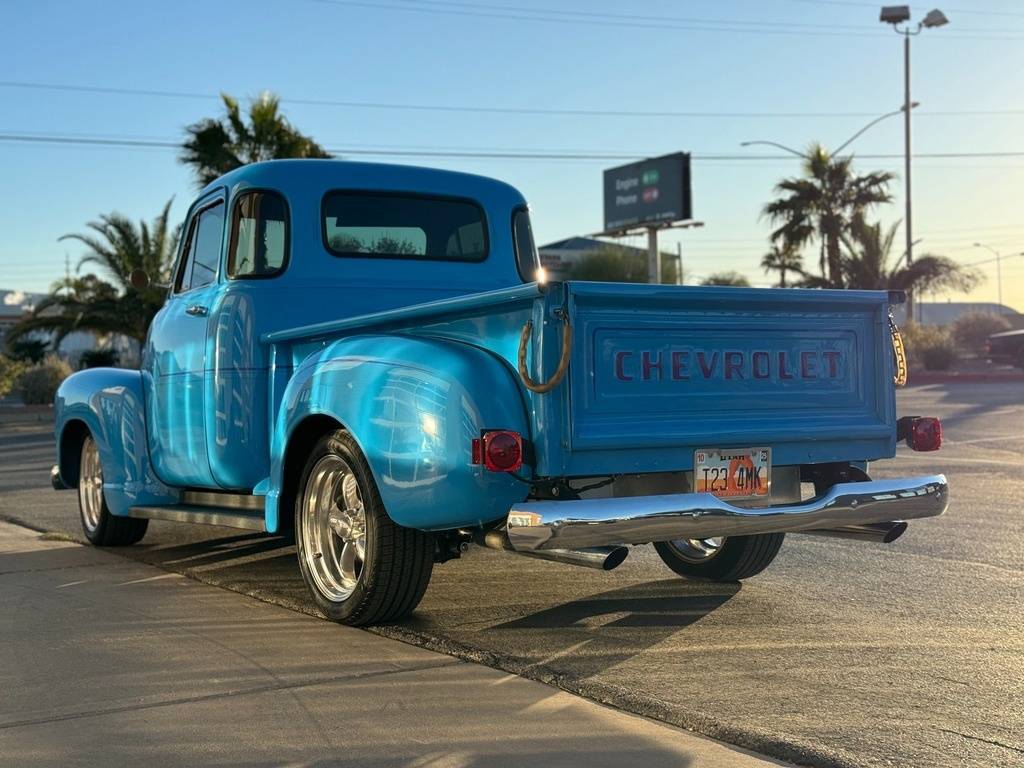 Chevrolet-3100-restomod-pickup-1950-blue-7