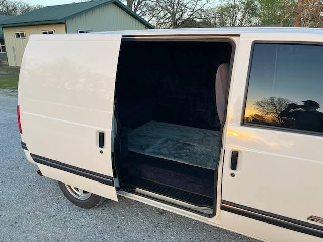 Chevrolet-Astro-cargo-van-1994-white-10