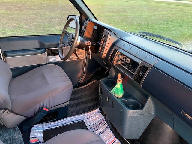 Chevrolet-Astro-cargo-van-1994-white-12