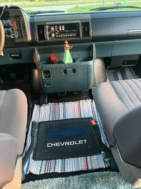 Chevrolet-Astro-cargo-van-1994-white-14