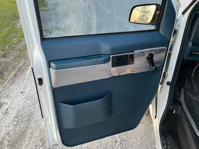 Chevrolet-Astro-cargo-van-1994-white-19