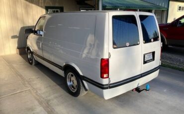 Chevrolet-Astro-cargo-van-1994-white-2