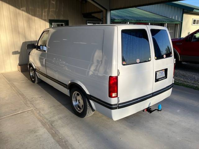 Chevrolet-Astro-cargo-van-1994-white-2