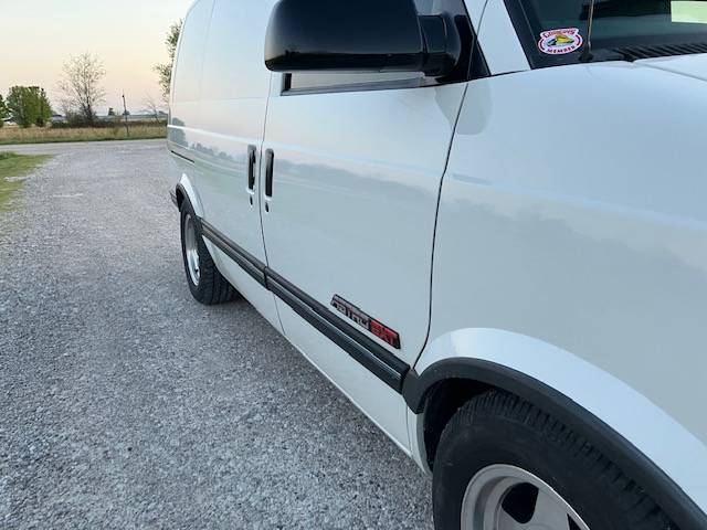 Chevrolet-Astro-cargo-van-1994-white-22