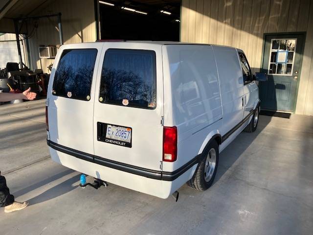 Chevrolet-Astro-cargo-van-1994-white-3