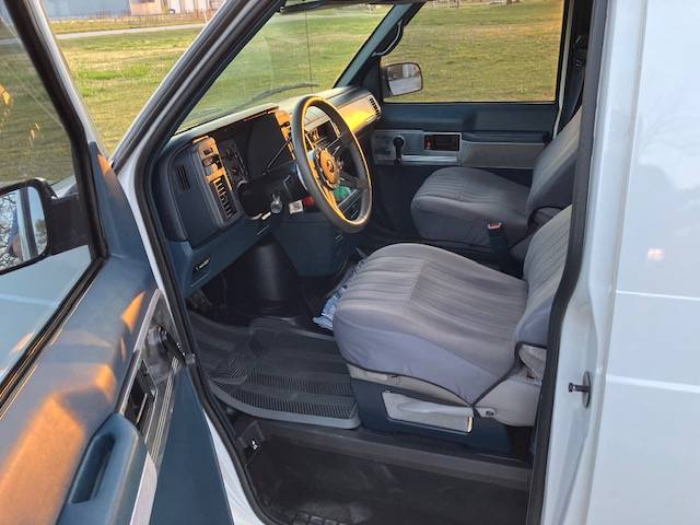 Chevrolet-Astro-cargo-van-1994-white-6