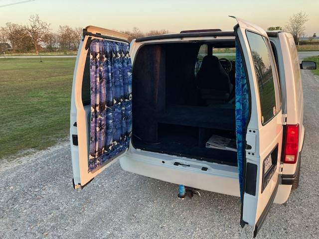 Chevrolet-Astro-cargo-van-1994-white-7