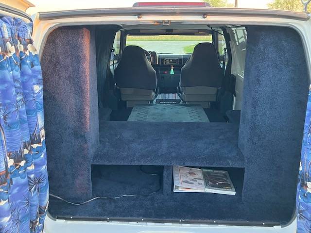 Chevrolet-Astro-cargo-van-1994-white-8