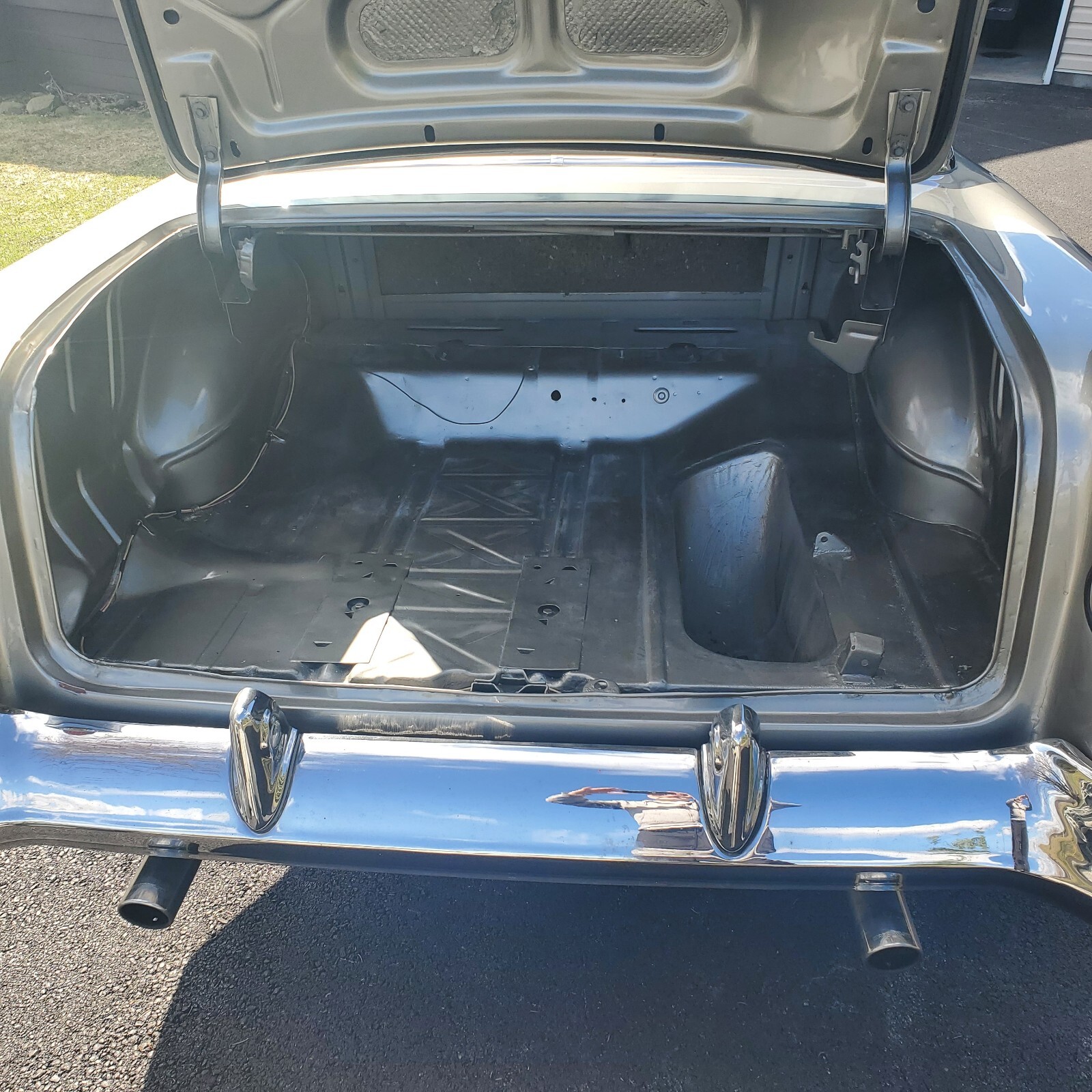 Chevrolet-Bel-Air-1956-two-door-hardtop-28